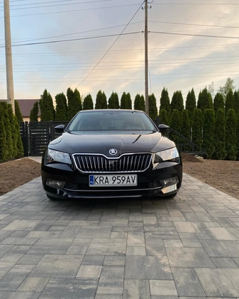 Skoda Superb cena 71800 przebieg: 100000, rok produkcji 2016 z Skawina małe 106
